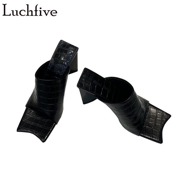 texture genuine leather women slippers open toe slides ladies shoes runway strange heels black shoes woman
texture genuine leather women slippers open toe slides ladies shoes runway strange heels black shoes woman
