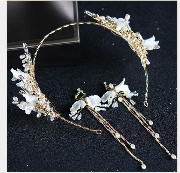 flowers, hair bands, tassels, earrings, suits, wedding dresses, hairbands, headdresses and bridal jewelry, Slivery;golden
flowers, hair bands, tassels, earrings, suits, wedding dresses, hairbands, headdresses and bridal jewelry, Slivery;golden