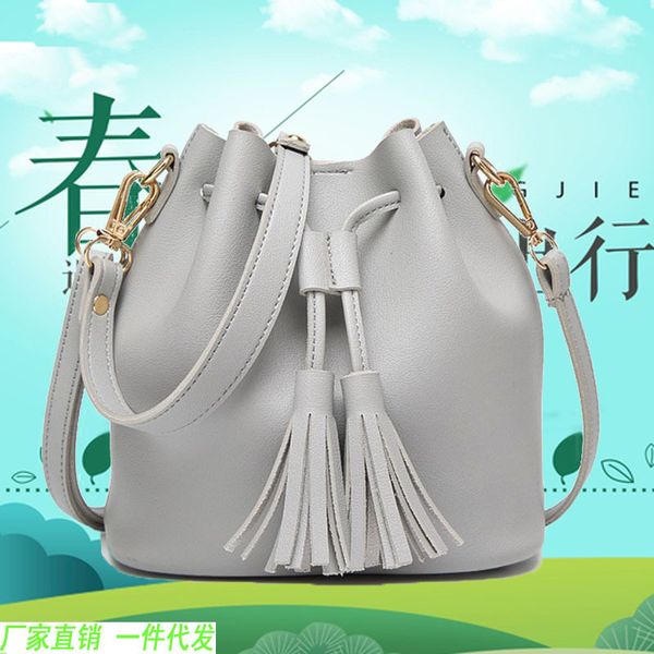 женская сумка 2020 новый стиль pu crossbody сумка корейский стиль повседневная мода кисточки non-mainstream ведро женская сумка
женская сумка 2020 новый стиль pu crossbody сумка корейский стиль повседневная мода кисточки non-mainstream ведро женская сумка