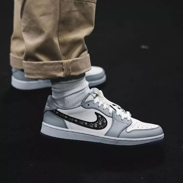 nìke x diòr high sneakers men women designers shoes air jordàn 1 with diòr classic oblique luxury basketball shoes chaussure 36-45, Black
nìke x diòr high sneakers men women designers shoes air jordàn 1 with diòr classic oblique luxury basketball shoes chaussure 36-45, Black