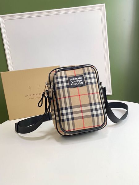 classic cross-body bag high-end custom quality single shoulder bag fashion style silver metal accessories with non-detachable shoulder strap
classic cross-body bag high-end custom quality single shoulder bag fashion style silver metal accessories with non-detachable shoulder strap