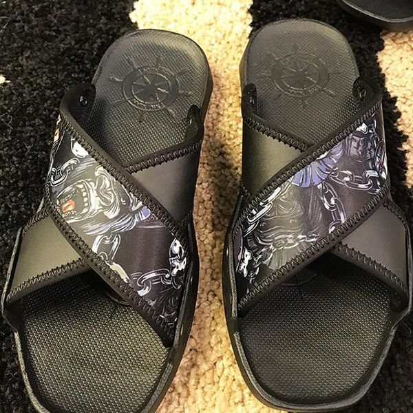 sandals new 2019 factory direct summer new men's cross out travel fashion durable slippers, Black
sandals new 2019 factory direct summer new men's cross out travel fashion durable slippers, Black