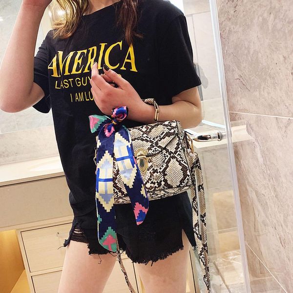 retro serpentine chain round crossbody bags for women handbags female animal print serpentine messenger handbags bolso femenino
retro serpentine chain round crossbody bags for women handbags female animal print serpentine messenger handbags bolso femenino