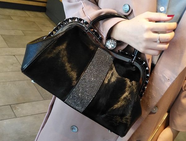 women's horse hair bag 2020 new single shoulder diamond trendy temperament portable boston bag korean version of the clip bag
women's horse hair bag 2020 new single shoulder diamond trendy temperament portable boston bag korean version of the clip bag