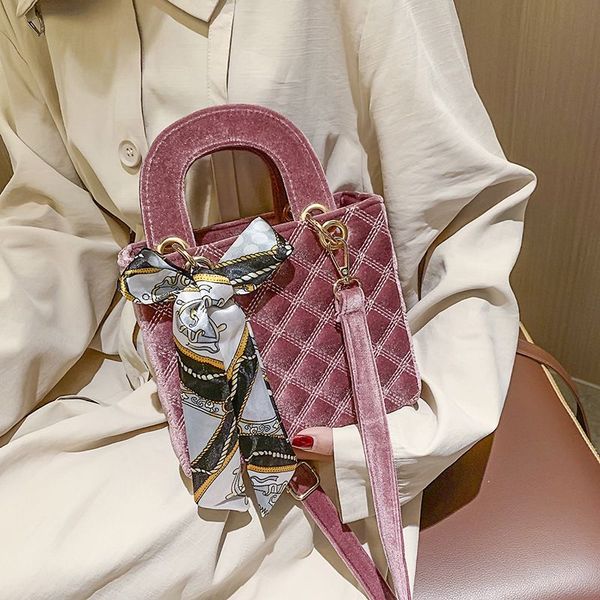 2019 новые осенние и зимние шелковые шарфы носить сумку диагональ сумка сумки маленькие сумки 
2019 новые осенние и зимние шелковые шарфы носить сумку диагональ сумка сумки маленькие сумки