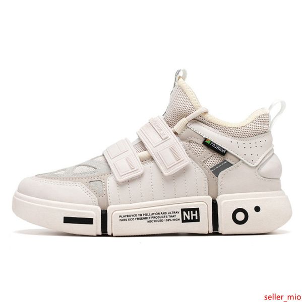 2019 fashion designer shoes triple s sneakers cool sole stitching wild sneakers three color men running outdoor shoes
2019 fashion designer shoes triple s sneakers cool sole stitching wild sneakers three color men running outdoor shoes