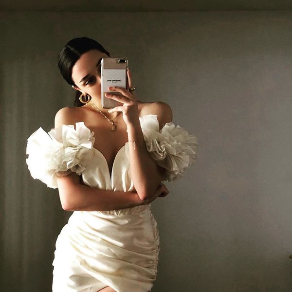 new charming women fashion satin off-the-shoulder flying sleeves pleated irregular short dress summer party skirt with waistband, White;black
new charming women fashion satin off-the-shoulder flying sleeves pleated irregular short dress summer party skirt with waistband, White;black