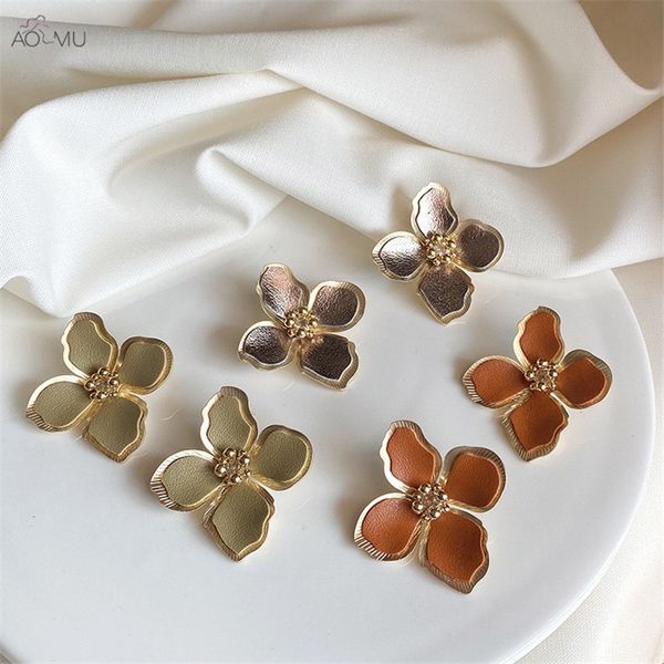 aomu sweet minimalist fashion leather distressed metal flowers stud earrings for women gifts bohemia boucle d'oreille jewelry, Golden;silver
aomu sweet minimalist fashion leather distressed metal flowers stud earrings for women gifts bohemia boucle d'oreille jewelry, Golden;silver