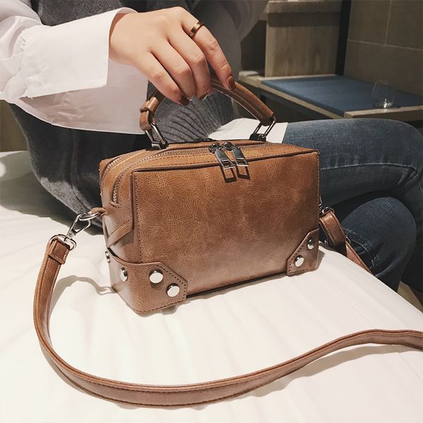 retro shoulder bags women small square bag ladies car line fashion pu leather rivet handbag capacity casual messenger bag
retro shoulder bags women small square bag ladies car line fashion pu leather rivet handbag capacity casual messenger bag