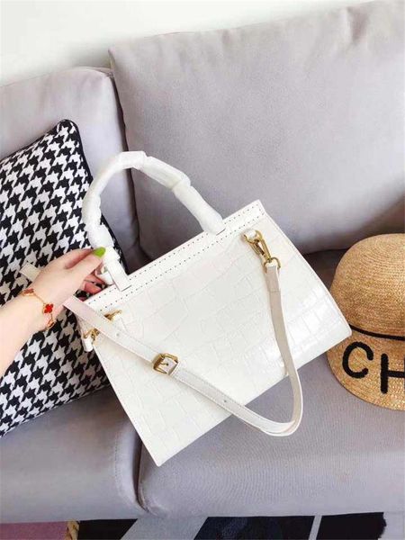 designer- luxury purse handbags alligator pattern women designer handbags great quality good purse fashion totes hand bag
designer- luxury purse handbags alligator pattern women designer handbags great quality good purse fashion totes hand bag