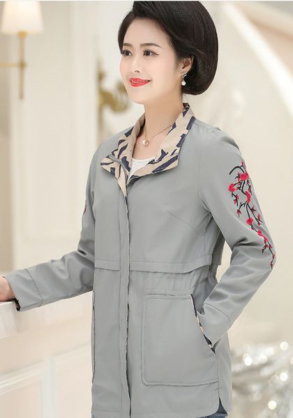 2019 spring plus size trench coat windbreaker middle-aged woman fashion women's trench zipper overcoat embroidery f128, Tan;black
2019 spring plus size trench coat windbreaker middle-aged woman fashion women's trench zipper overcoat embroidery f128, Tan;black