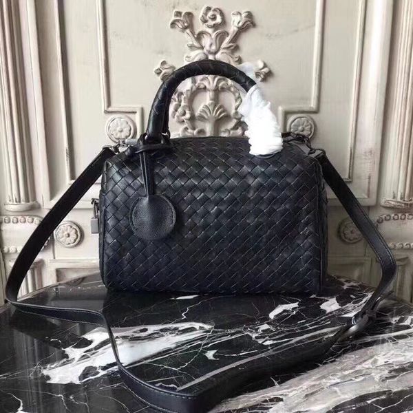 european design wholesale famous style genuine leather crochet two ways woman bags handle handbag fashion shoulder bag pig
european design wholesale famous style genuine leather crochet two ways woman bags handle handbag fashion shoulder bag pig