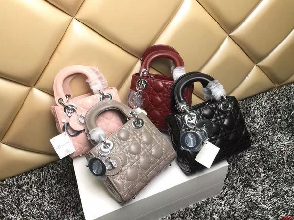 2020 luxury quality celebrity design lady 3 plaid shoulder bag genuine patent leather plaid chain bag lambskin with charms miss handbag
2020 luxury quality celebrity design lady 3 plaid shoulder bag genuine patent leather plaid chain bag lambskin with charms miss handbag