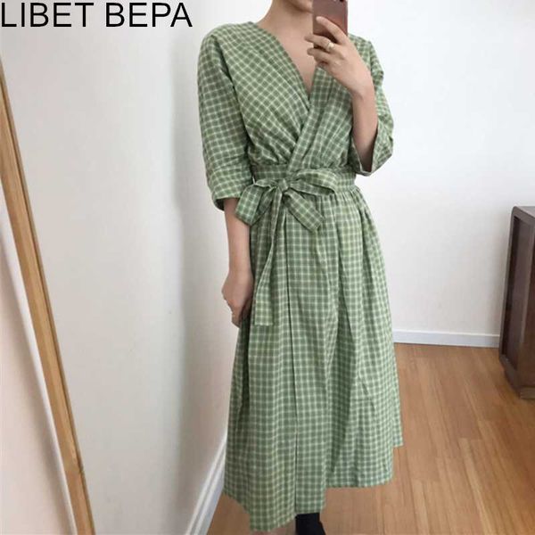 2020 new summer women dresses plaid v-neck pleated high waist casual lace up bow one piece cotton and linen long dress dr1822, White;black
2020 new summer women dresses plaid v-neck pleated high waist casual lace up bow one piece cotton and linen long dress dr1822, White;black