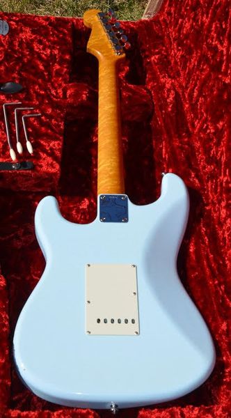 Cu tom bird eye maple neck onic blue t electirc guitar white mother of pearl pickguard ro ewood fretboard tremolo tailpiece whammy bar
Cu tom bird eye maple neck onic blue t electirc guitar white mother of pearl pickguard ro ewood fretboard tremolo tailpiece whammy bar