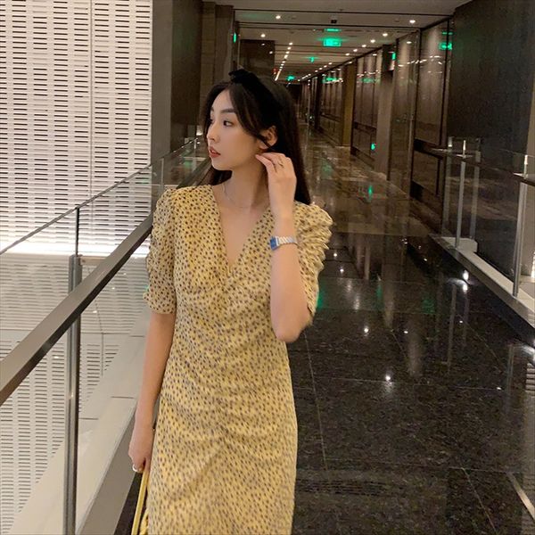 dress women's 2020 yellow pleated v-neck chiffon midi short-sleeved yellow pleated 2020 skirt temperament floral skirt, White
dress women's 2020 yellow pleated v-neck chiffon midi short-sleeved yellow pleated 2020 skirt temperament floral skirt, White