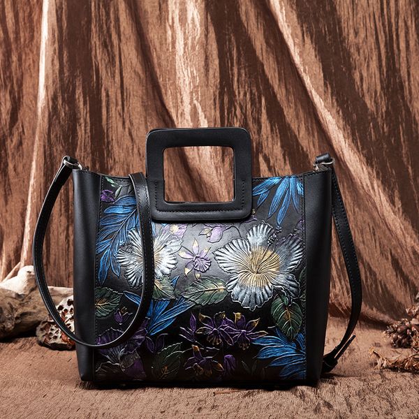 2020 new style full-grain leather embossed hand-painted women's shoulder cross-body hand retro fashion women's leather bags
2020 new style full-grain leather embossed hand-painted women's shoulder cross-body hand retro fashion women's leather bags
