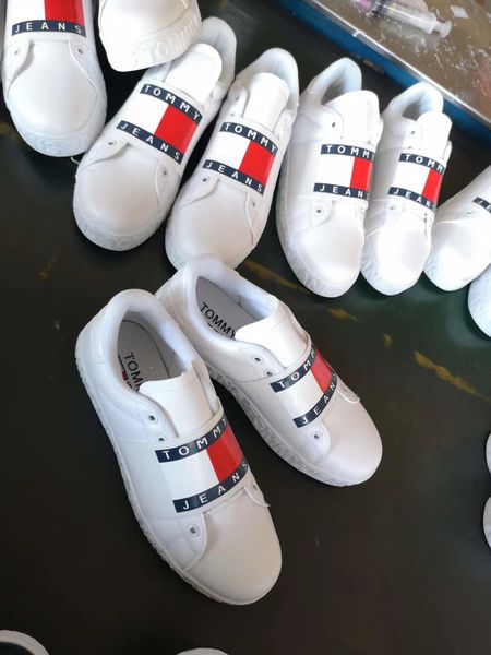 n8 new 2020 fashion men casual shoes for women with leather black red blue stripes ace sneakers black white size 36-44
n8 new 2020 fashion men casual shoes for women with leather black red blue stripes ace sneakers black white size 36-44