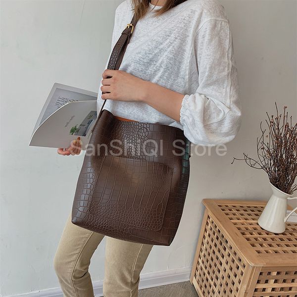 stone pattern pu leather bucket bags for women 2020 solid color crossbody shoulder messenger lady quality handbags
stone pattern pu leather bucket bags for women 2020 solid color crossbody shoulder messenger lady quality handbags