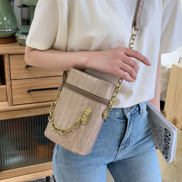 женщины crossbody сумка pu цепи crossbody сумка mini цилиндрическая плеча цепи сцепления моды милые дамы плеча
женщины crossbody сумка pu цепи crossbody сумка mini цилиндрическая плеча цепи сцепления моды милые дамы плеча
