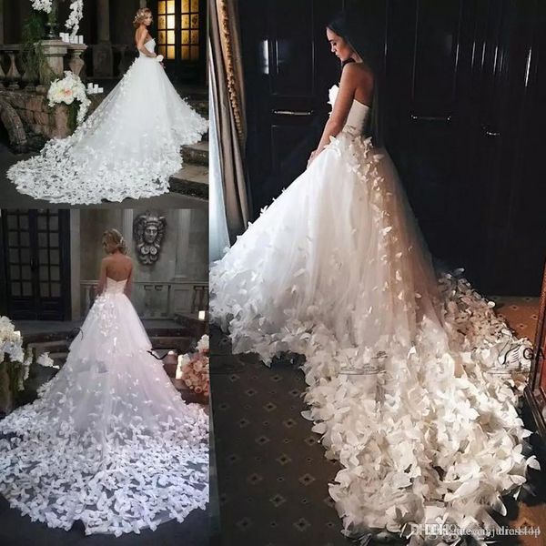 vintage 2018 princess wedding dresses with flowers and butterflies in cathedral train arabic middle east church garden wedding gown, White
vintage 2018 princess wedding dresses with flowers and butterflies in cathedral train arabic middle east church garden wedding gown, White