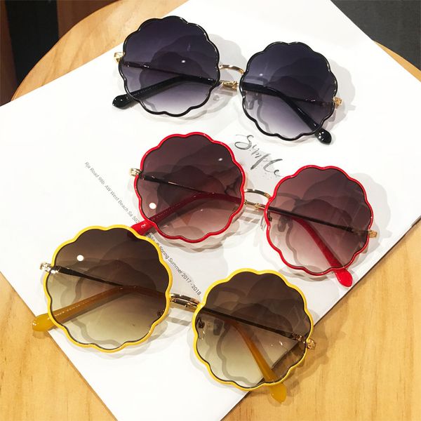 women oval flower sunglasses colorful clear lens metal frame brand designer eyewears vitntage females male sun glasses fml, White;black
women oval flower sunglasses colorful clear lens metal frame brand designer eyewears vitntage females male sun glasses fml, White;black