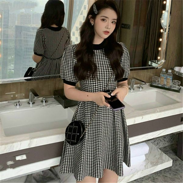 2020 spring houndstooth knitted mini dress women short sleeve o-neck vintage korean pleated dresses fashion elegant vestidos, White;black
2020 spring houndstooth knitted mini dress women short sleeve o-neck vintage korean pleated dresses fashion elegant vestidos, White;black