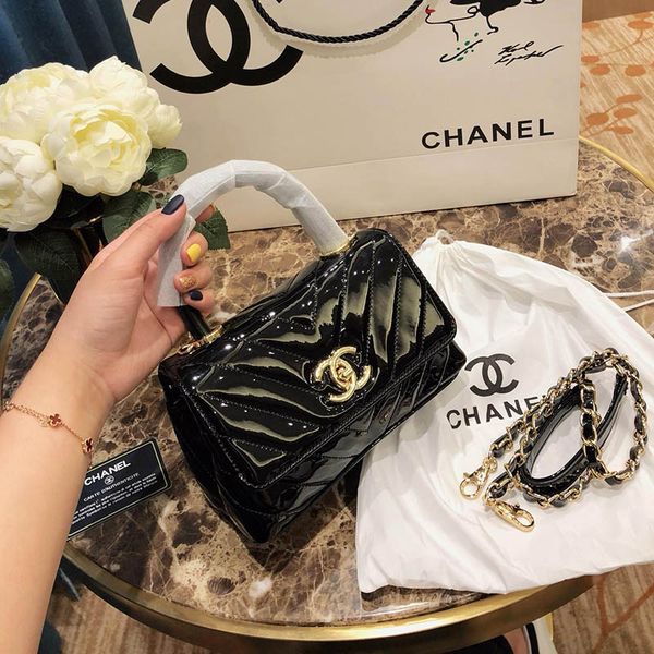 2019 women de igner luxury houlder bag padlock mall gold tone handbag red black white leather lady fa hion handle bag chain tote
2019 women de igner luxury houlder bag padlock mall gold tone handbag red black white leather lady fa hion handle bag chain tote
