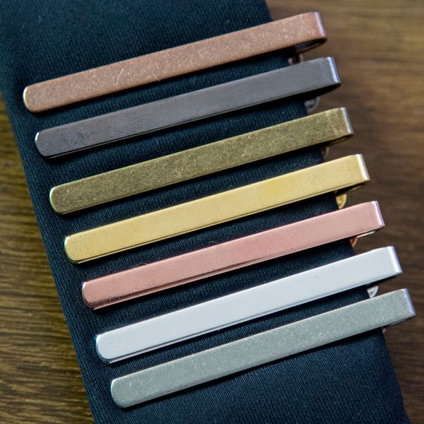 new simple fashion style tie clip for men metal silver gold tone simple bar clasp practical necktie clasp tie pin for mens gift sh190727
new simple fashion style tie clip for men metal silver gold tone simple bar clasp practical necktie clasp tie pin for mens gift sh190727