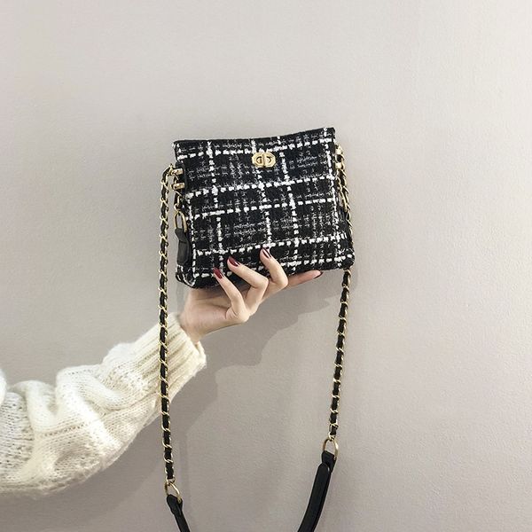 autumn women 2020 ck women's limit western small small bag style versatile chain slanting bucket bag tide
autumn women 2020 ck women's limit western small small bag style versatile chain slanting bucket bag tide