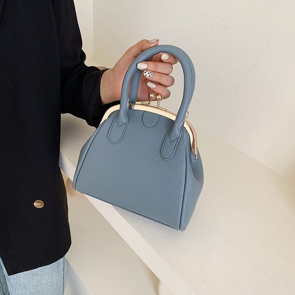 2020 new women's diagonal bag korean version of the wild popular ladies shell bag fashion simple clipped ladies crossbody
2020 new women's diagonal bag korean version of the wild popular ladies shell bag fashion simple clipped ladies crossbody