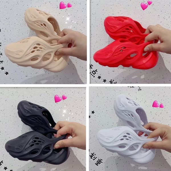 2020 summer beach slipper foam runner luxury hole slides bone brand sandal children shoes boy girl youth kid size 24-35 
2020 summer beach slipper foam runner luxury hole slides bone brand sandal children shoes boy girl youth kid size 24-35