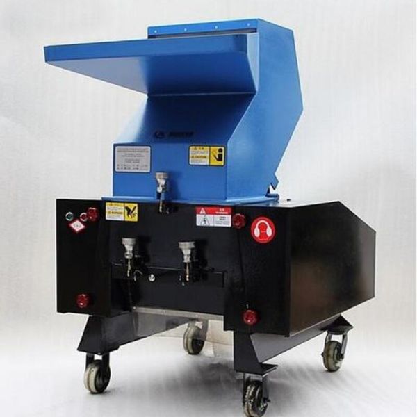 plastic shredder / plastic bottle crusher / granulator 
plastic shredder / plastic bottle crusher / granulator