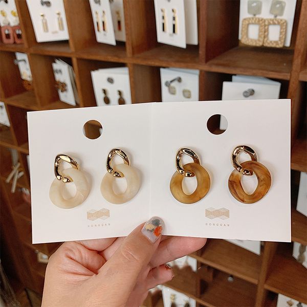 s925 silver needle fashion acrylic resin earrings vintage geometric contrast brown irregular metal earrings women jewelry
s925 silver needle fashion acrylic resin earrings vintage geometric contrast brown irregular metal earrings women jewelry