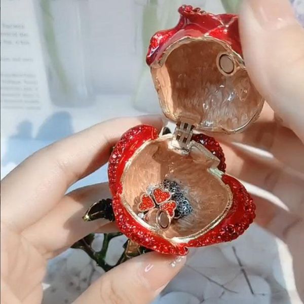 drop shipping 925 sterling silver love piece folding pendant necklace black red color magnetic necklace for women jewelry gift
drop shipping 925 sterling silver love piece folding pendant necklace black red color magnetic necklace for women jewelry gift