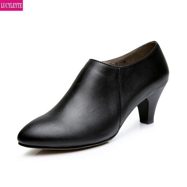 focus on work shoes 30 years cow leather women's point thick high heel professional commuting administrative unit work shoes, Black
focus on work shoes 30 years cow leather women's point thick high heel professional commuting administrative unit work shoes, Black