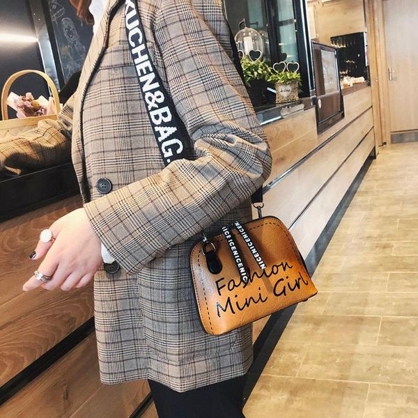 женщина shell форма сумки на ремне, кожа pu широкий наплечный ремень crossbody мешок творческие letters печати сумки кошелек
женщина shell форма сумки на ремне, кожа pu широкий наплечный ремень crossbody мешок творческие letters печати сумки кошелек