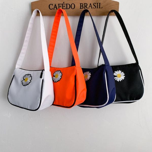 nylon вскользь небольшая сумочка daisy вышивки tote повелительниц урожай подмышек сумка на молнии half moon сумки девушки плеча тотализаторо
nylon вскользь небольшая сумочка daisy вышивки tote повелительниц урожай подмышек сумка на молнии half moon сумки девушки плеча тотализаторо
