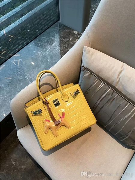 6stars with the same paragraph high-end ladies r luxury leather bag symbol of successful women guarantee designer classic style
6stars with the same paragraph high-end ladies r luxury leather bag symbol of successful women guarantee designer classic style