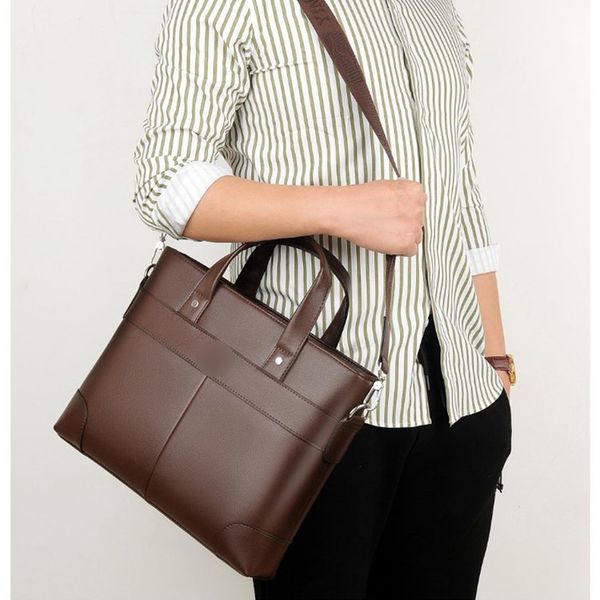 2019 new fashion pu men's shoulder korean soft leather portable briefcase leisure lapbag leather man bag
2019 new fashion pu men's shoulder korean soft leather portable briefcase leisure lapbag leather man bag