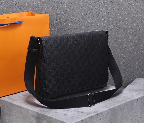 2019 new a medium postman's satchel. soft leather, smooth zipper, perfect craftsmanship, recommended by the shopkeeper
2019 new a medium postman's satchel. soft leather, smooth zipper, perfect craftsmanship, recommended by the shopkeeper