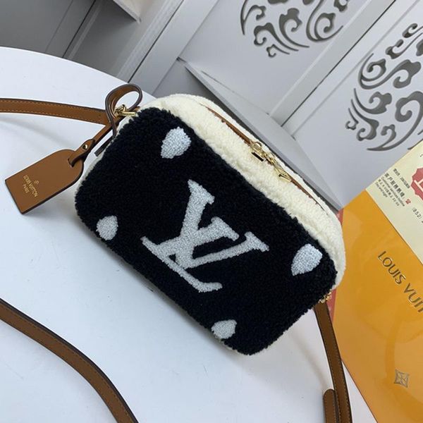 new international brand ladies small square bag fashion entertainment package classic charm exquisite fashion design party delivery, Black;red
new international brand ladies small square bag fashion entertainment package classic charm exquisite fashion design party delivery, Black;red