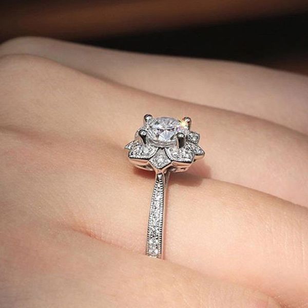 creative new exquisite flower zircon ladies ring creative new year gift accessories, Slivery;golden
creative new exquisite flower zircon ladies ring creative new year gift accessories, Slivery;golden