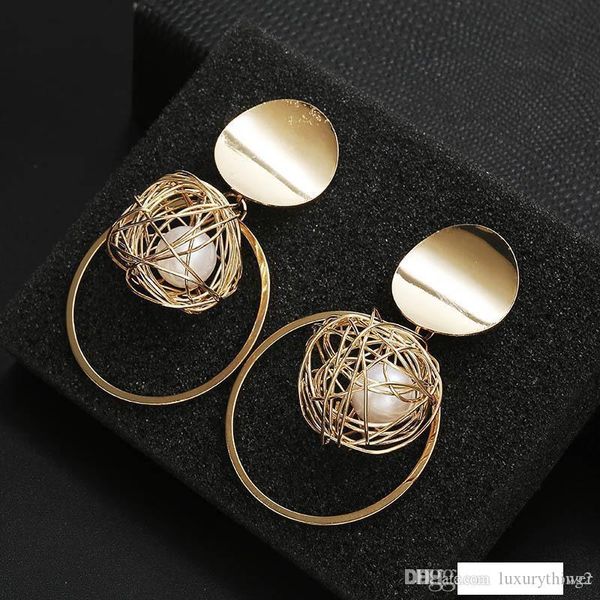 korean temperament metal ring hollow-out pearl pendant earrings female personality exaggerated earrings, Golden;silver
korean temperament metal ring hollow-out pearl pendant earrings female personality exaggerated earrings, Golden;silver