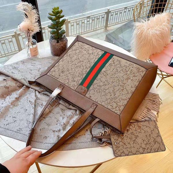 love female of fund of small round packages in hand bill lading genuine leather handbag shoulder bucket bags woman package
love female of fund of small round packages in hand bill lading genuine leather handbag shoulder bucket bags woman package