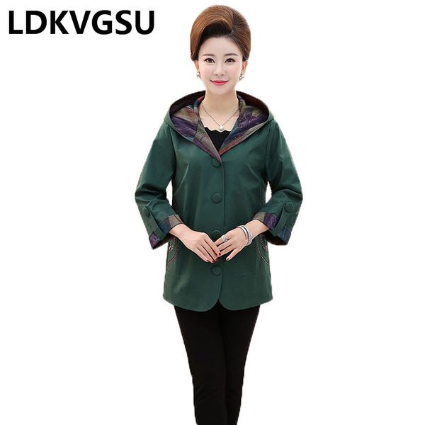2018 spring autumn women trench coat new fashion solid color hooded casual plus size 5xl middle aged mother windbreaker is897, Tan;black
2018 spring autumn women trench coat new fashion solid color hooded casual plus size 5xl middle aged mother windbreaker is897, Tan;black