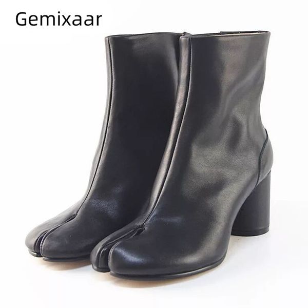 2020 ankle boots women splited toe chunky round heel genuine leather autumn winter buckle short booties for woman, Black
2020 ankle boots women splited toe chunky round heel genuine leather autumn winter buckle short booties for woman, Black