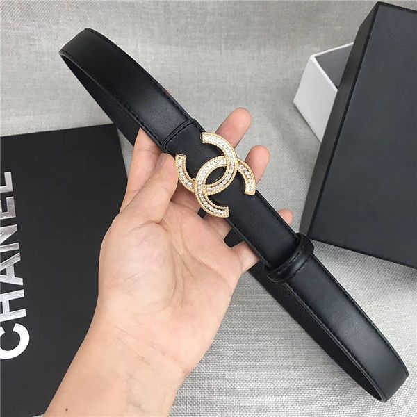 Классические женские кожаные ремни с гладкой пряжкой Буквы люксового бренда с ди
Классические женские кожаные ремни с гладкой пряжкой Буквы люксового бренда с ди