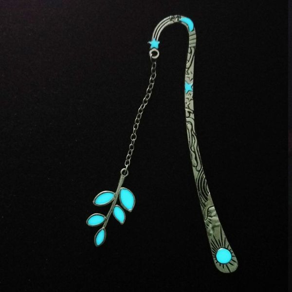 two-color optional sun and moon star pattern road tail pendant luminous bookmarks elegant retro metal hairpin c26
two-color optional sun and moon star pattern road tail pendant luminous bookmarks elegant retro metal hairpin c26