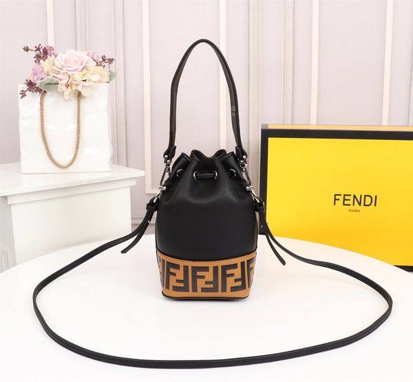 classic spring mini chain shoulder bag for women real leather canvas totes crossbody bags for ladies 3 colors size:12-18-10cm
classic spring mini chain shoulder bag for women real leather canvas totes crossbody bags for ladies 3 colors size:12-18-10cm